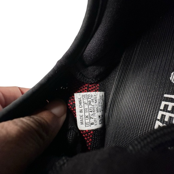 Yeezy Boost 350 V2 Black and Red Size 8 - Picture 11 of 13